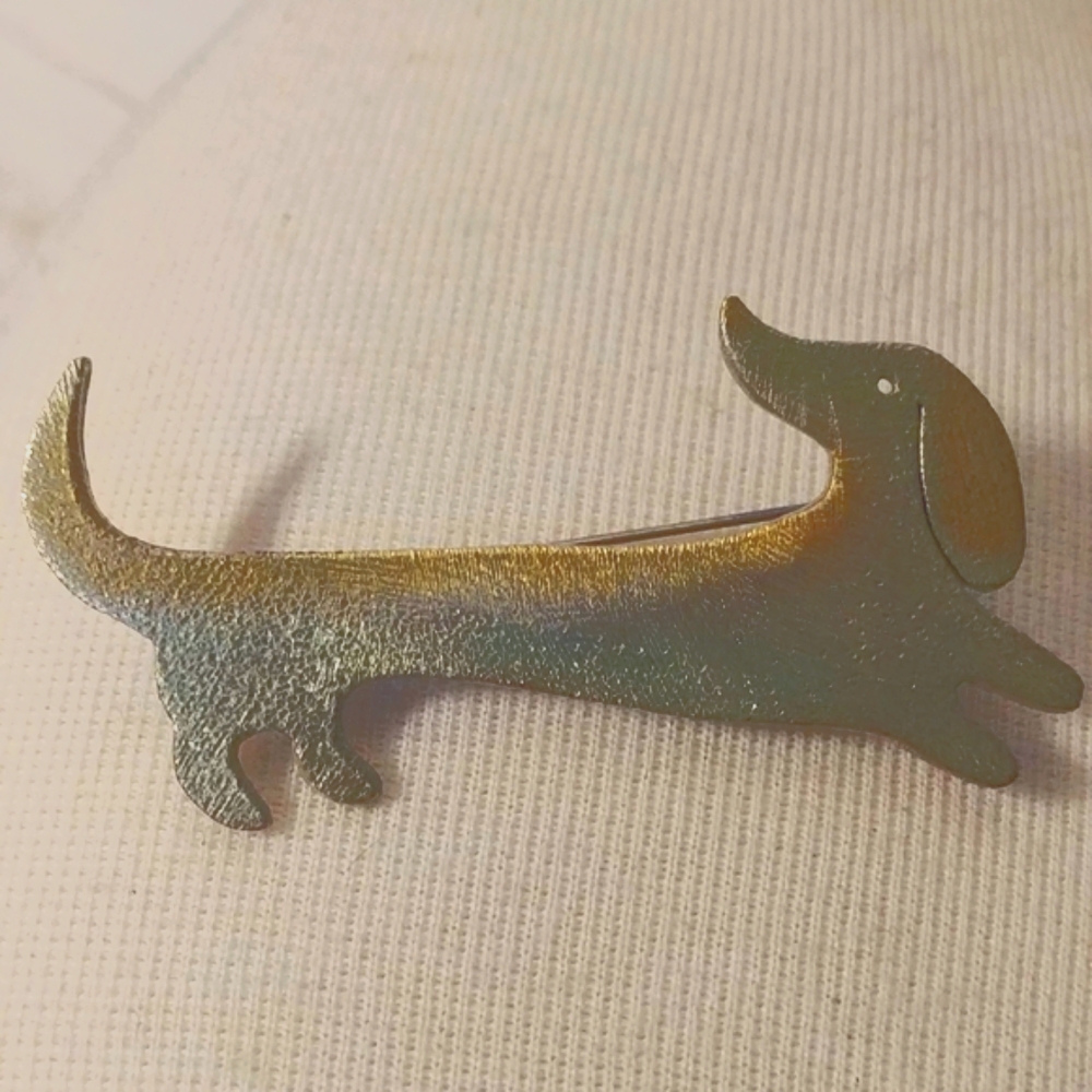 Dachshund Weiner Dog Brooch Happy Dog Solid Textured Metal In Gold/Silver Tones